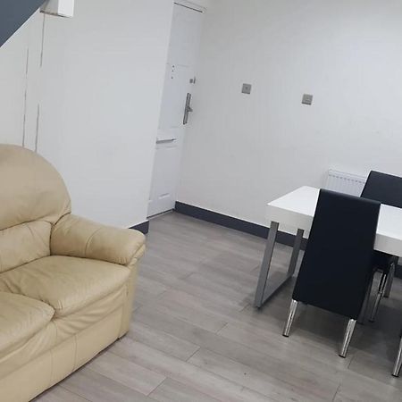 Homestay In Birmingham Sleeps 8 - Free Parking & Wifi מראה חיצוני תמונה
