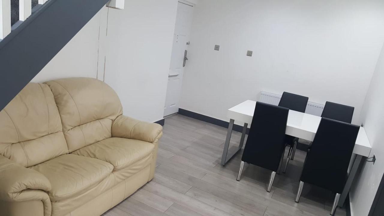 Homestay In Birmingham Sleeps 8 - Free Parking & Wifi מראה חיצוני תמונה