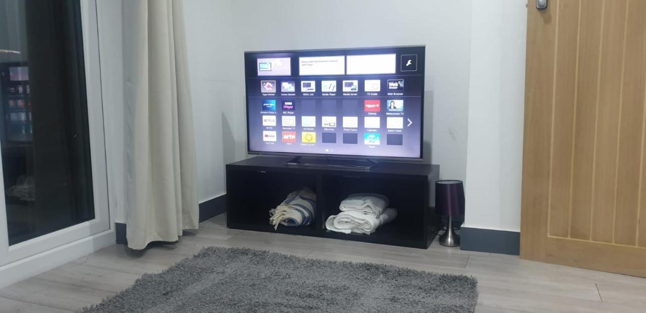 Homestay In Birmingham Sleeps 8 - Free Parking & Wifi מראה חיצוני תמונה